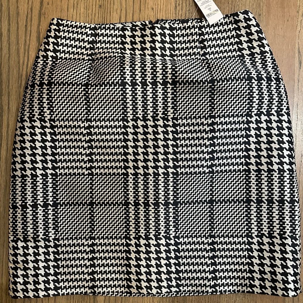 White House Black Market Skirt-Size 6-NWT